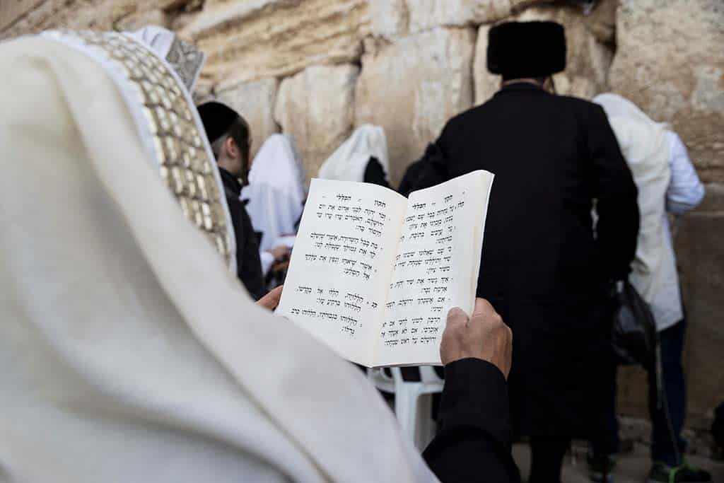 image After tense night, thousands pray at Jerusalem&#8217;s Western Wall