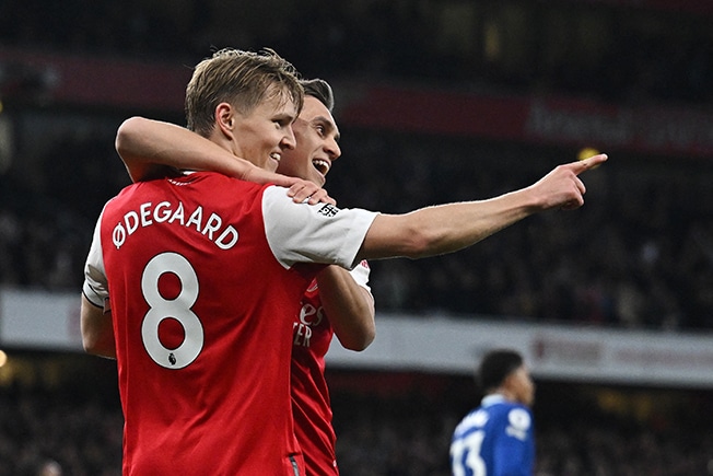 image Arsenal return to top with 3-1 win over sorry Chelsea
