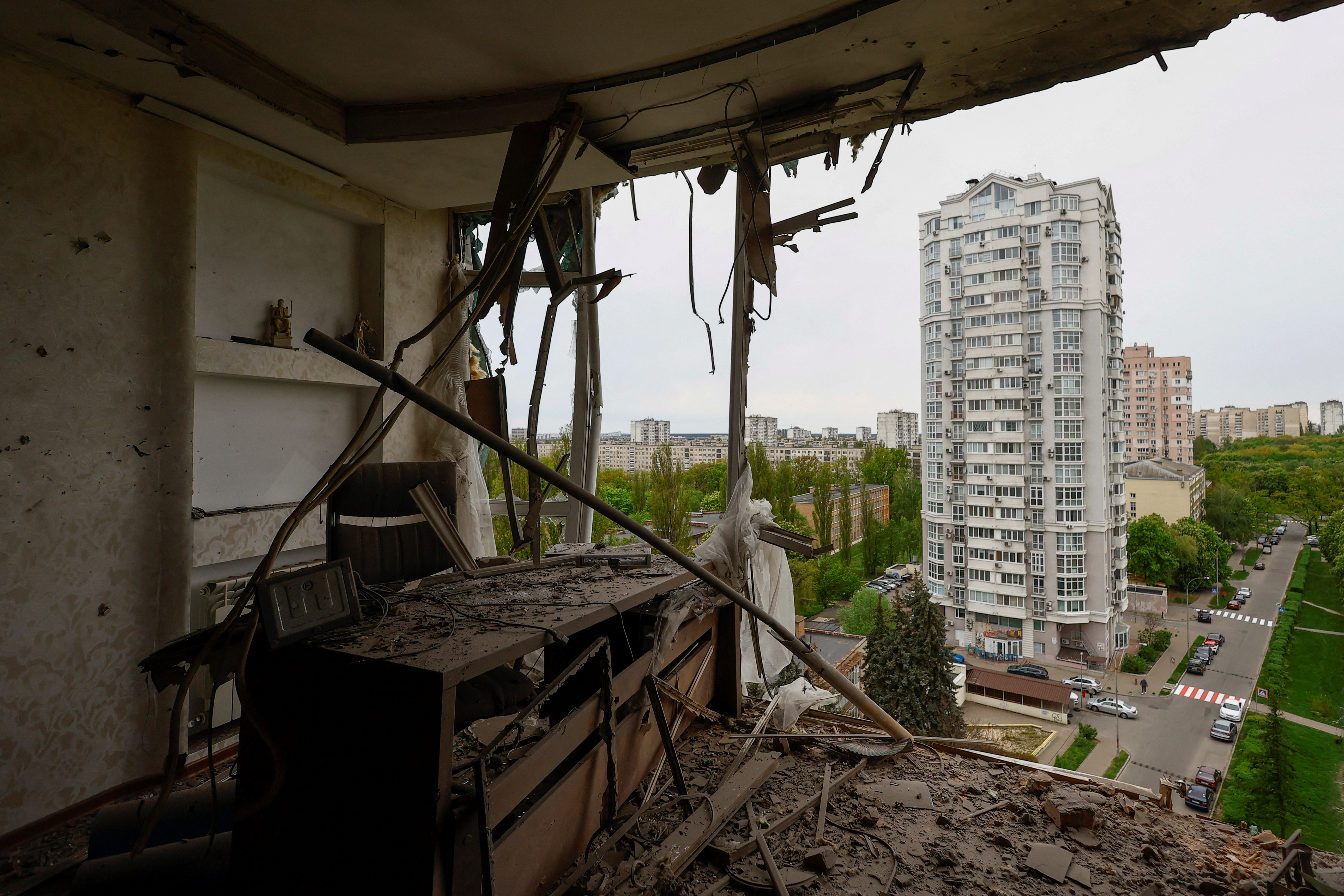image Russia launches new attack on Ukraine&#8217;s capital, officials say