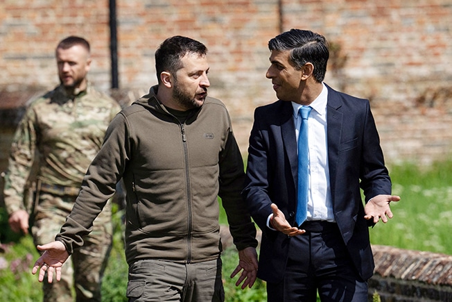 image Ukraine hails gains in Bakhmut as Zelenskiy wins more arms in Europe
