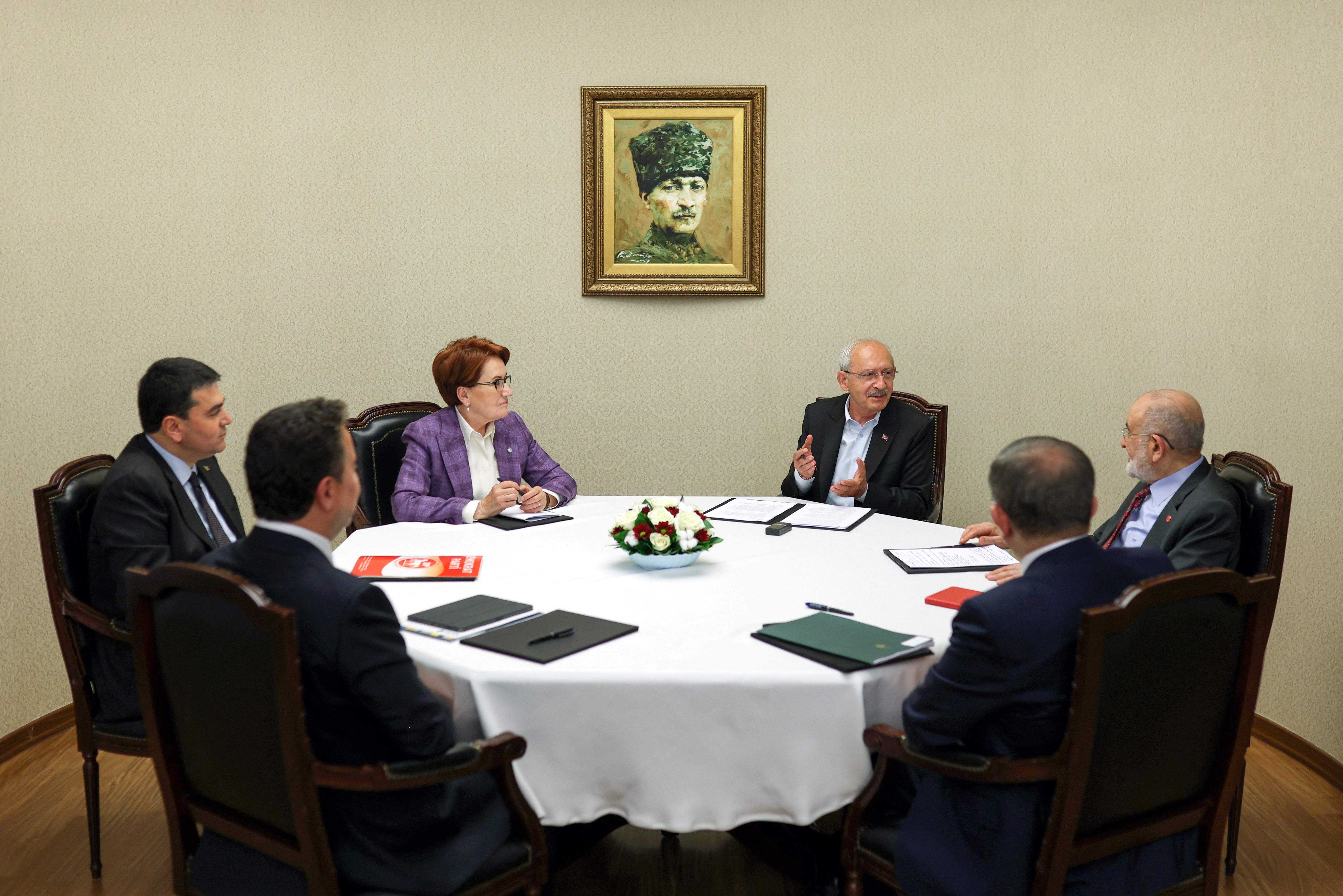 image Erdogan rival sharpens tone on migrants before Turkey runoff