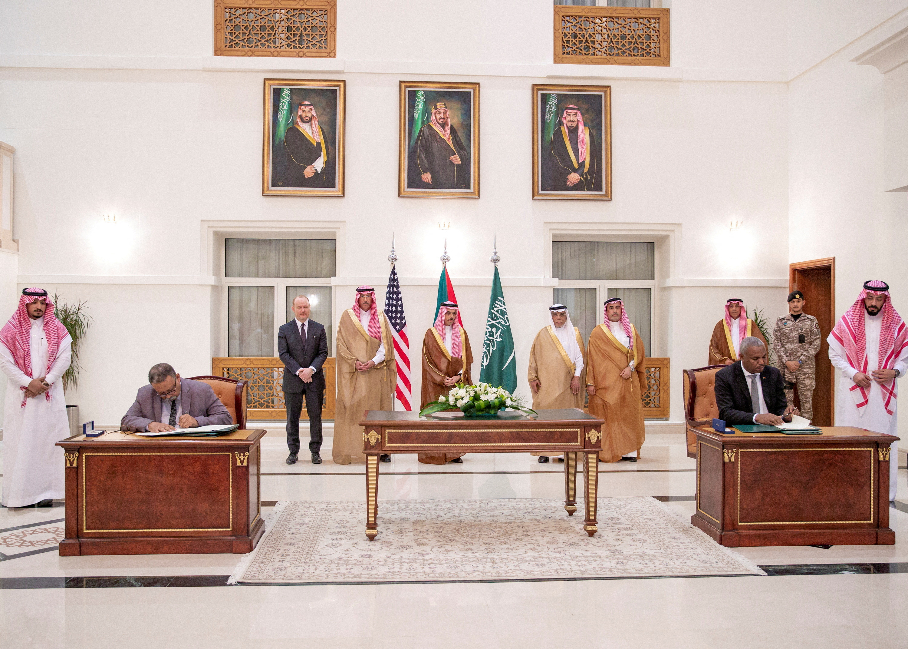image Sudan ceasefire deal raises hopes for relief in Khartoum