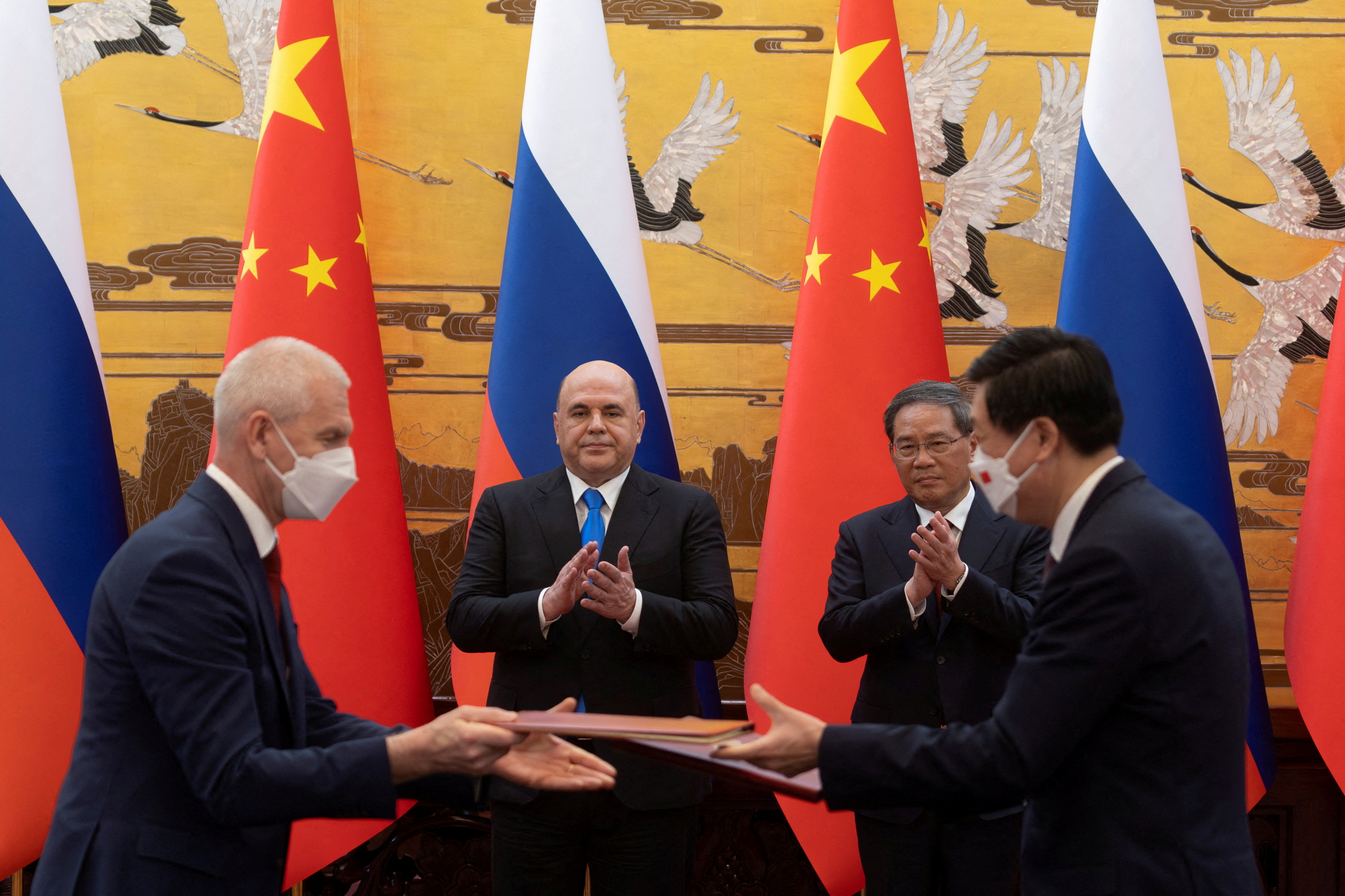 image Russia, China sign economic pacts despite Western criticism (Updated)