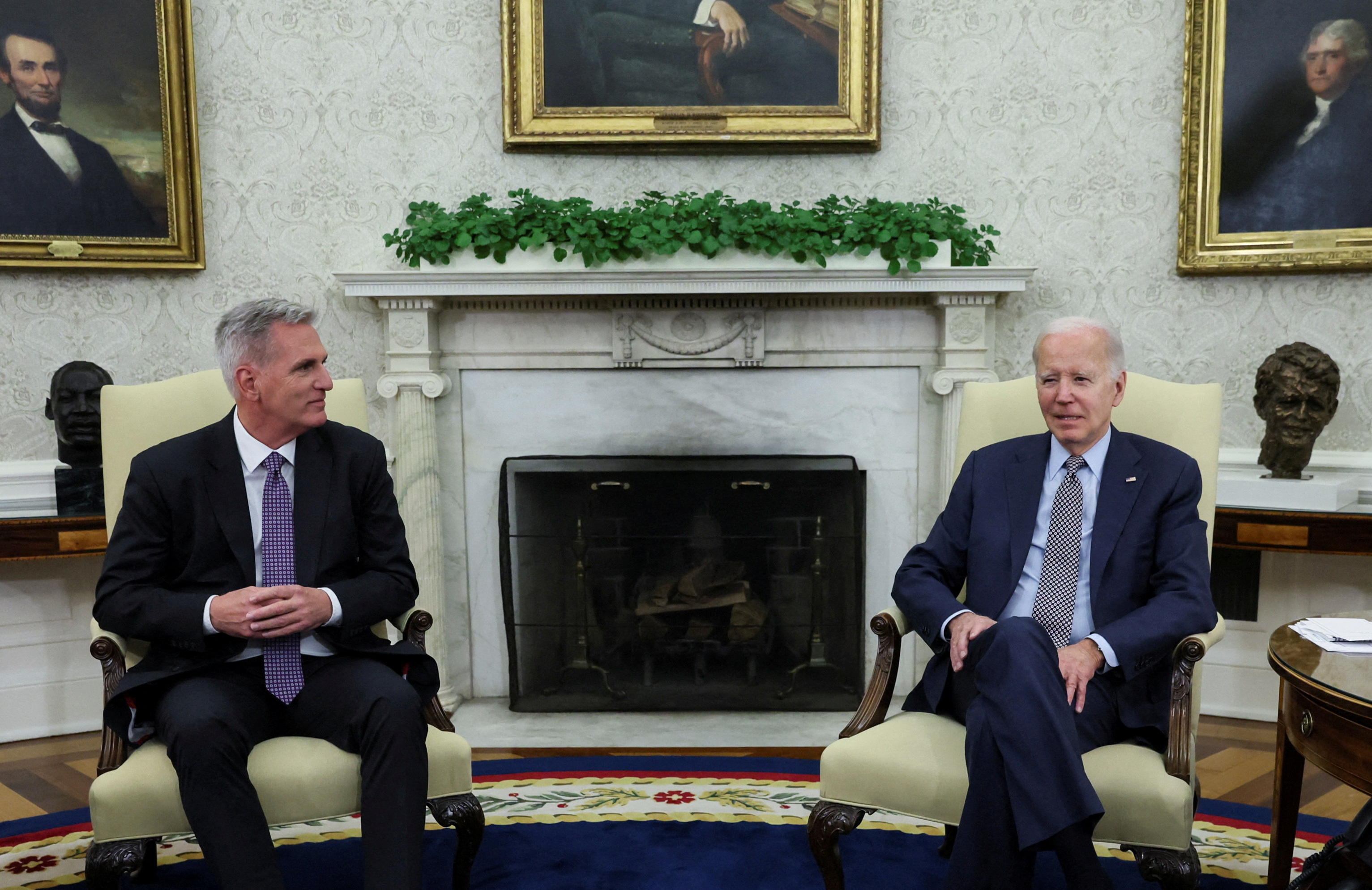 image Biden, McCarthy reach tentative US debt ceiling deal