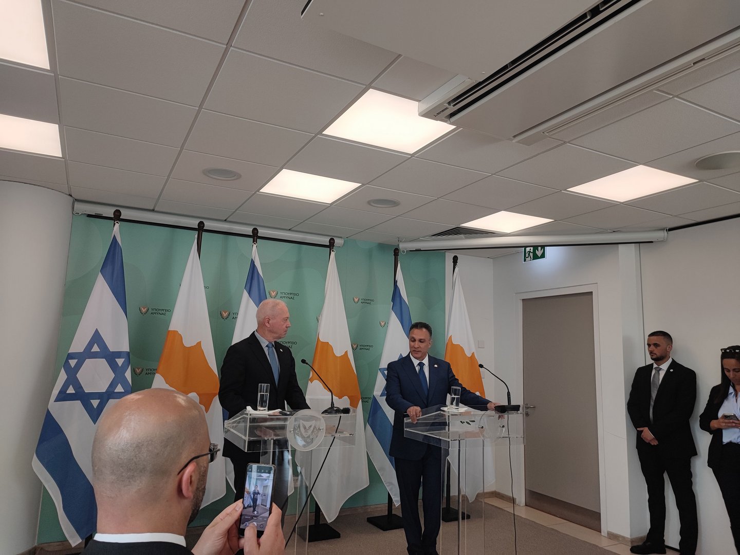 image Defence minister Giorgallas meets Israeli counterpart (Update)