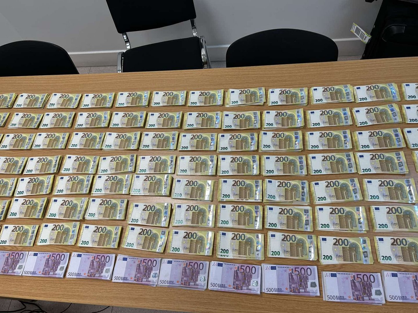 image €400,000 in cash seized from airline passenger in Paphos