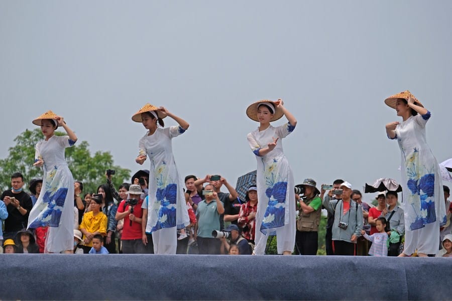 image First post-epidemic May Day holiday sees China travel boom