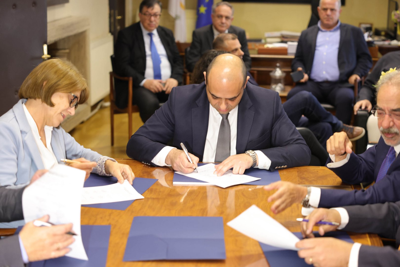 image CoLA compromise deal signed, labour peace restored (Update 2)