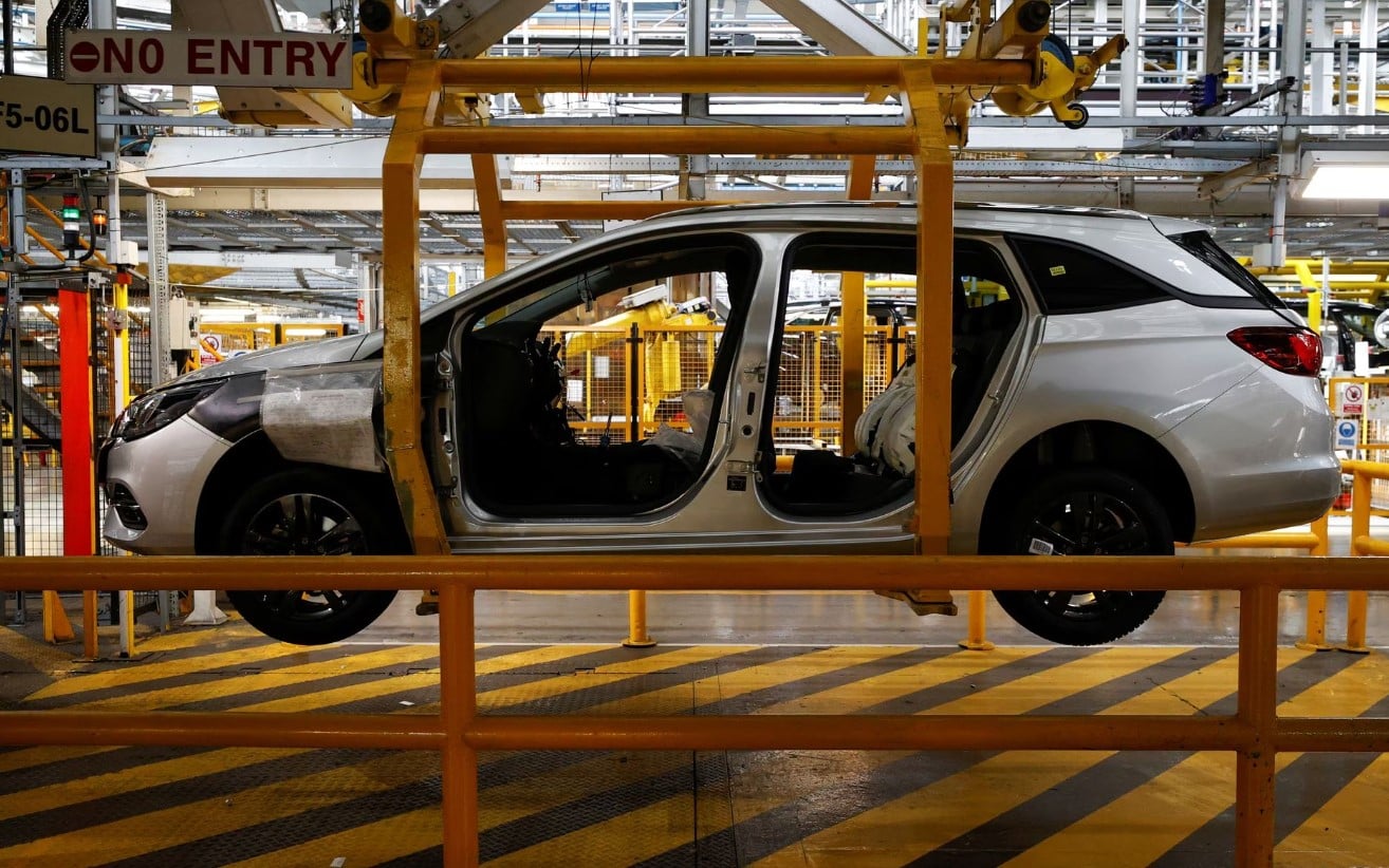 image Brexit deal threatens car plants — thousands of jobs at risk