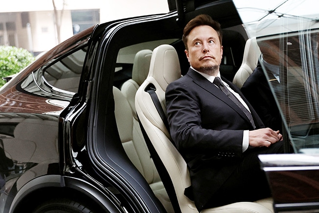 image Elon Musk greeted with flattery and feasts during China trip