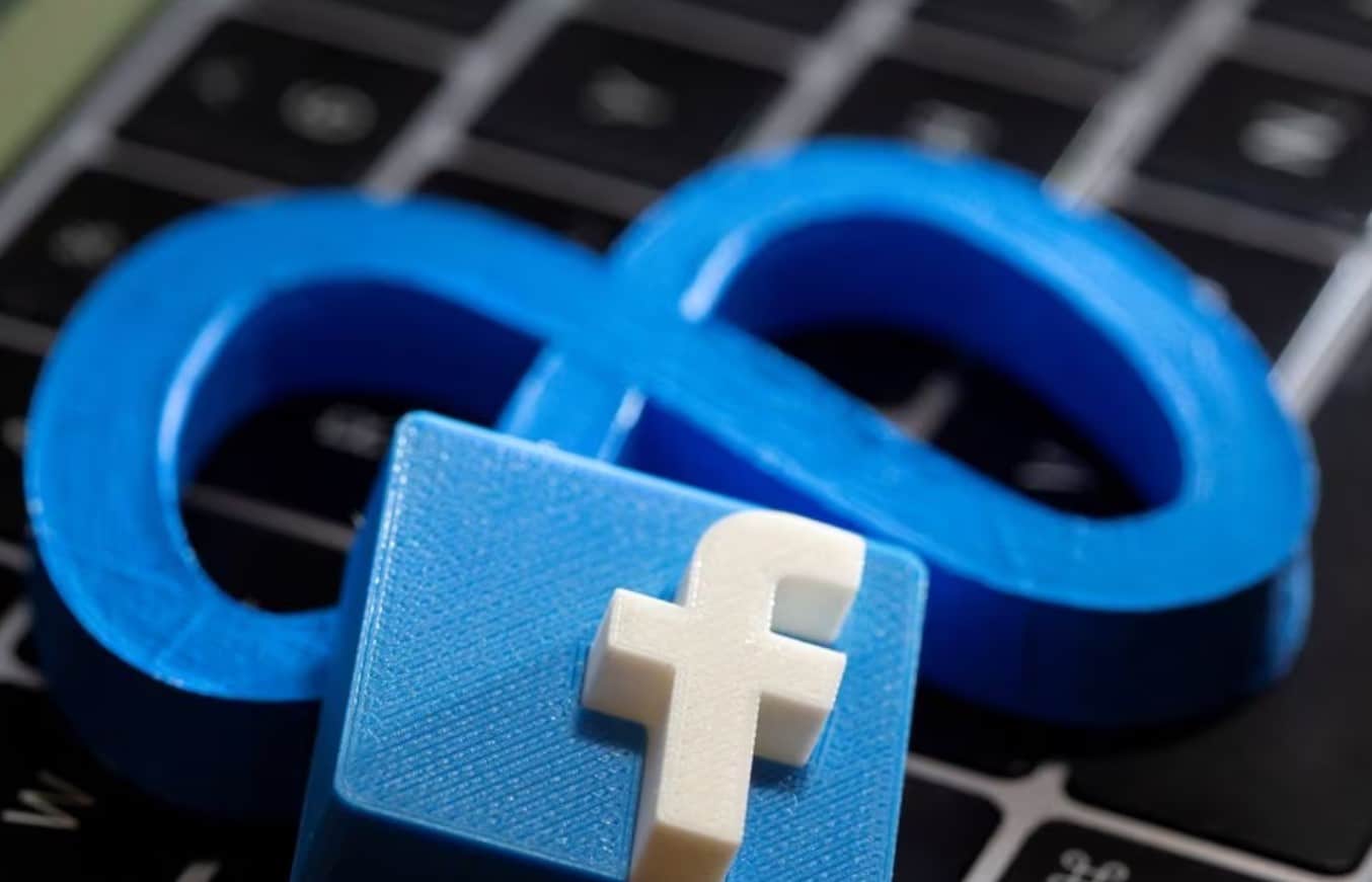 image Meta&#8217;s Facebook, Instagram down for hundreds of thousands of users across globe