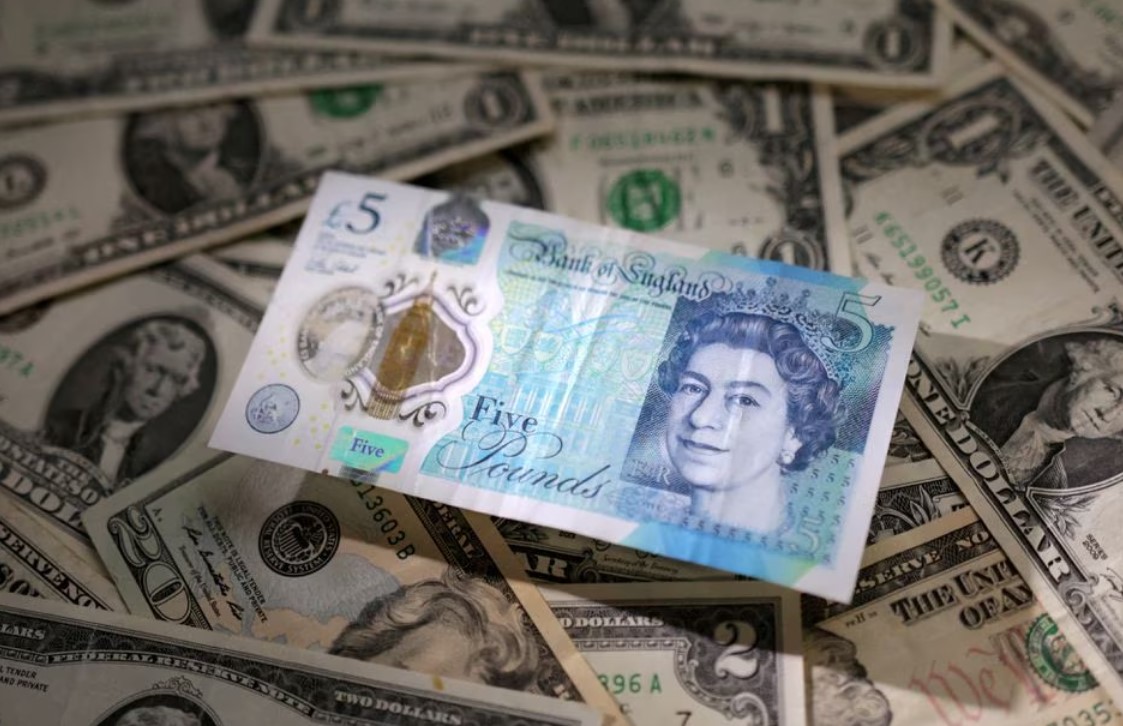 image Pound dips after British jobs data, dollar near five-week top