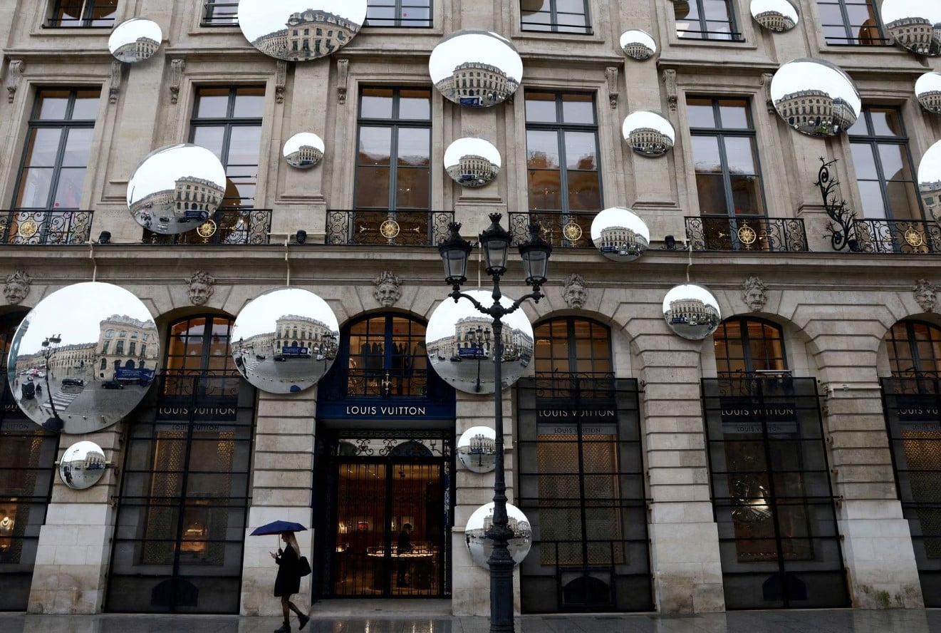 image Fewer luxury shoppers but bigger spenders return to Europe