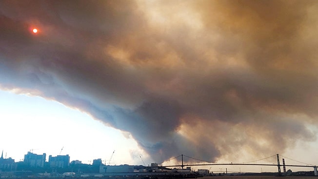 image Canadian wildfires prompt new evacuations, alarm over air quality