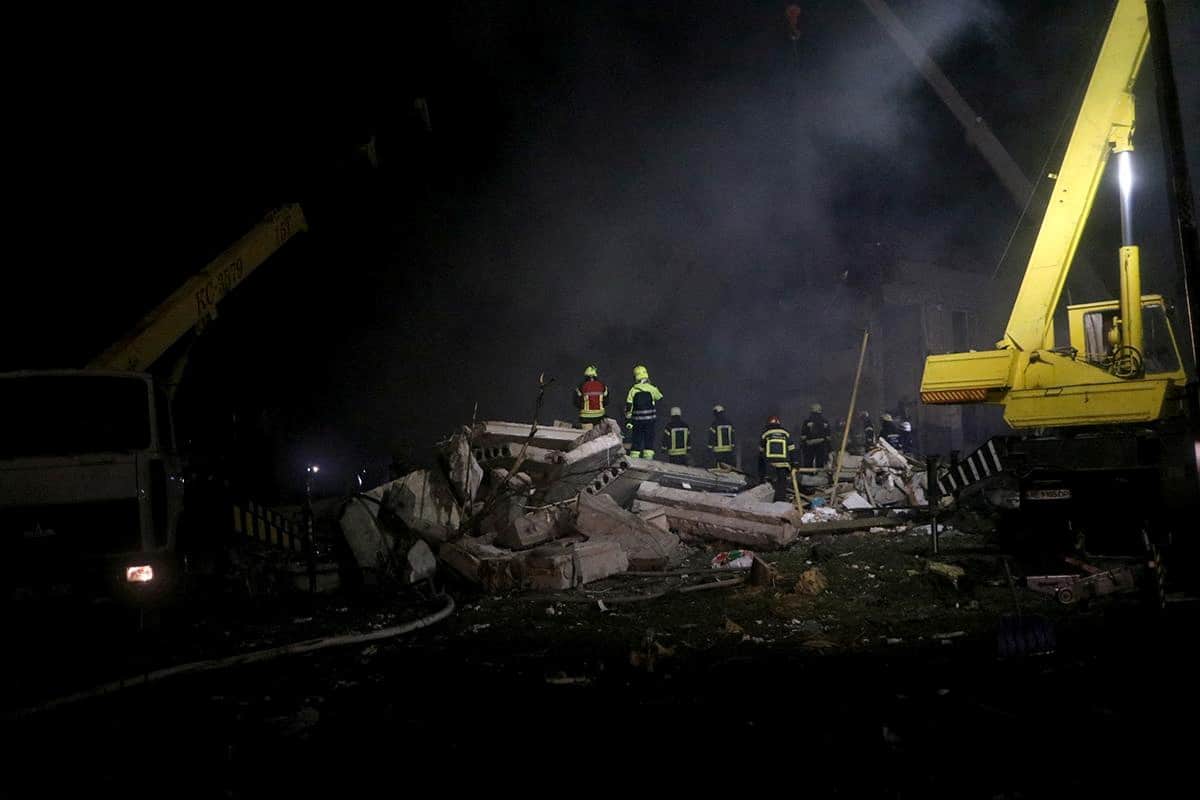 image Russian air strikes repelled over Kyiv, but hit regional airfield