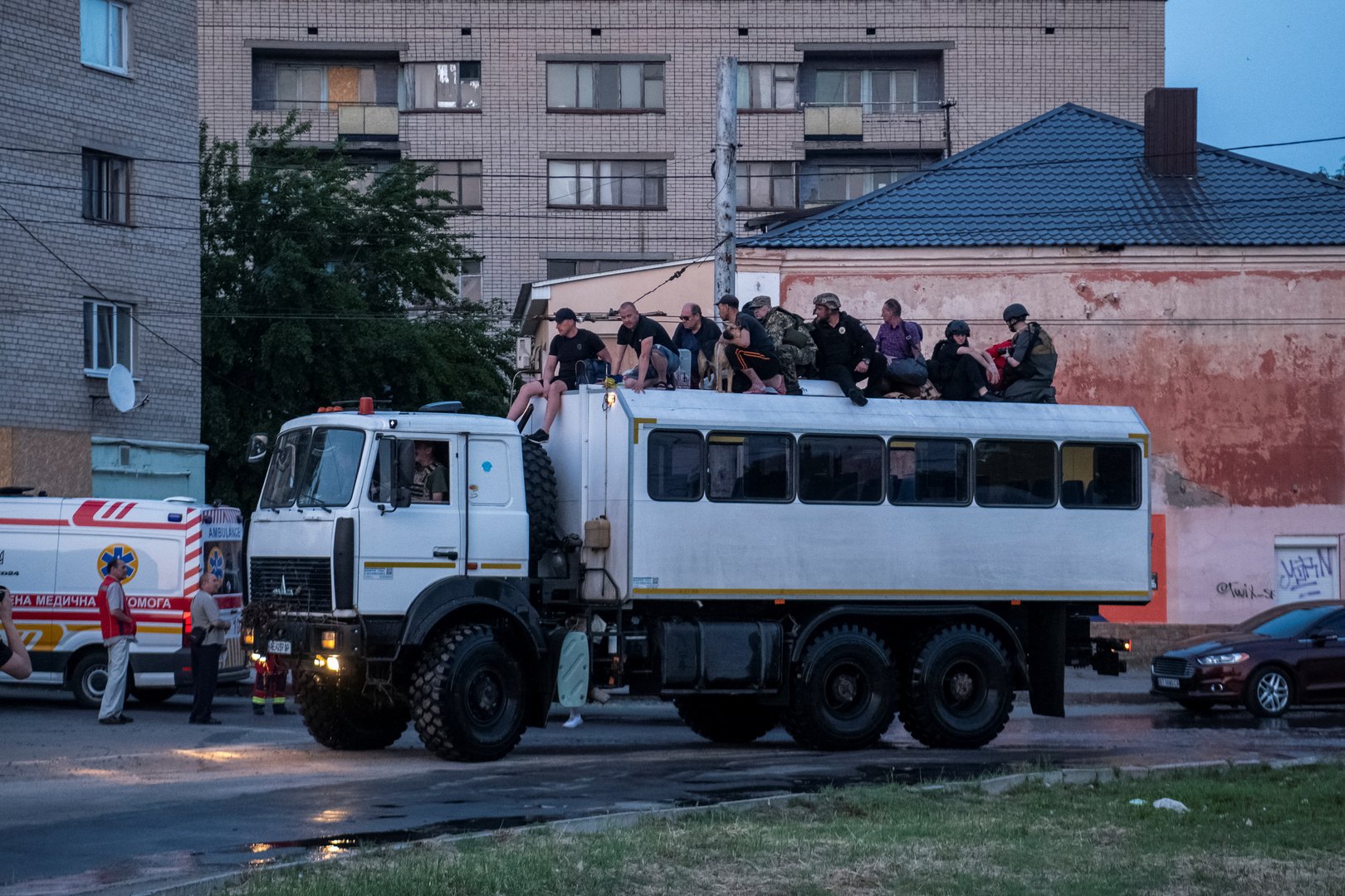 image Tens of thousands at risk from flooding after Ukraine dam collapse
