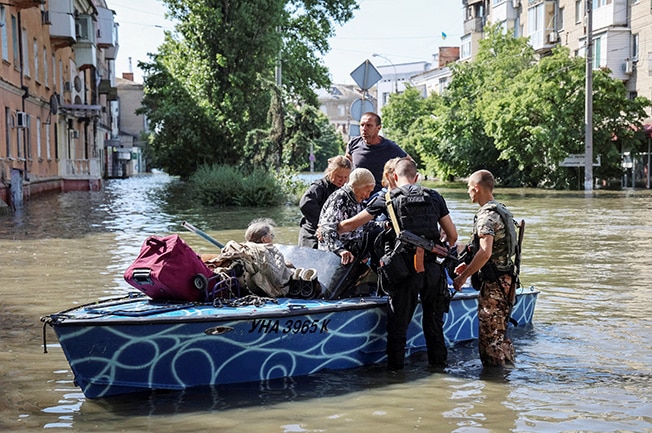 image Ukrainians face homelessness, disease as floodwaters crest from destroyed dam