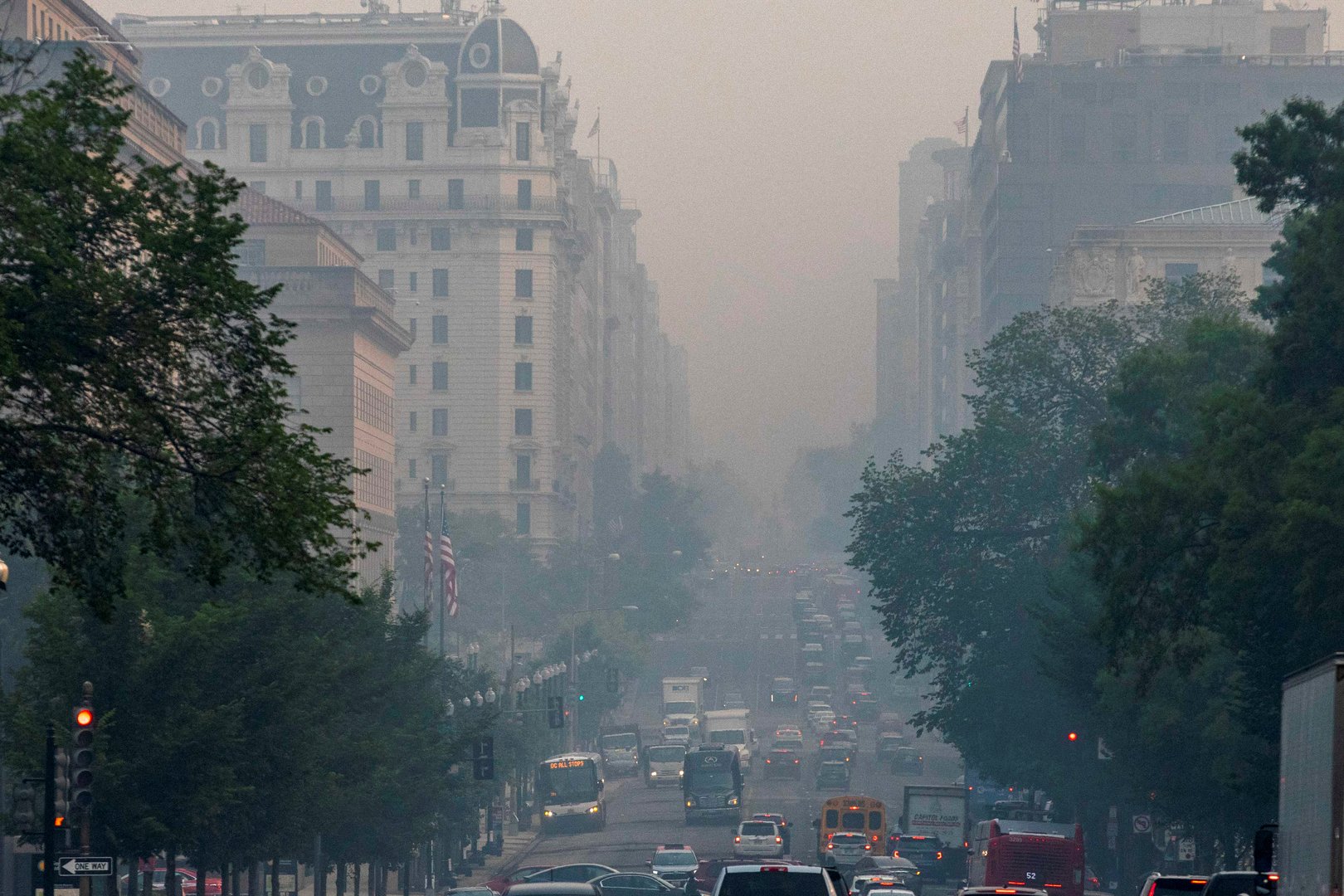 image Canadian smoke blankets US capital, reaches Norway