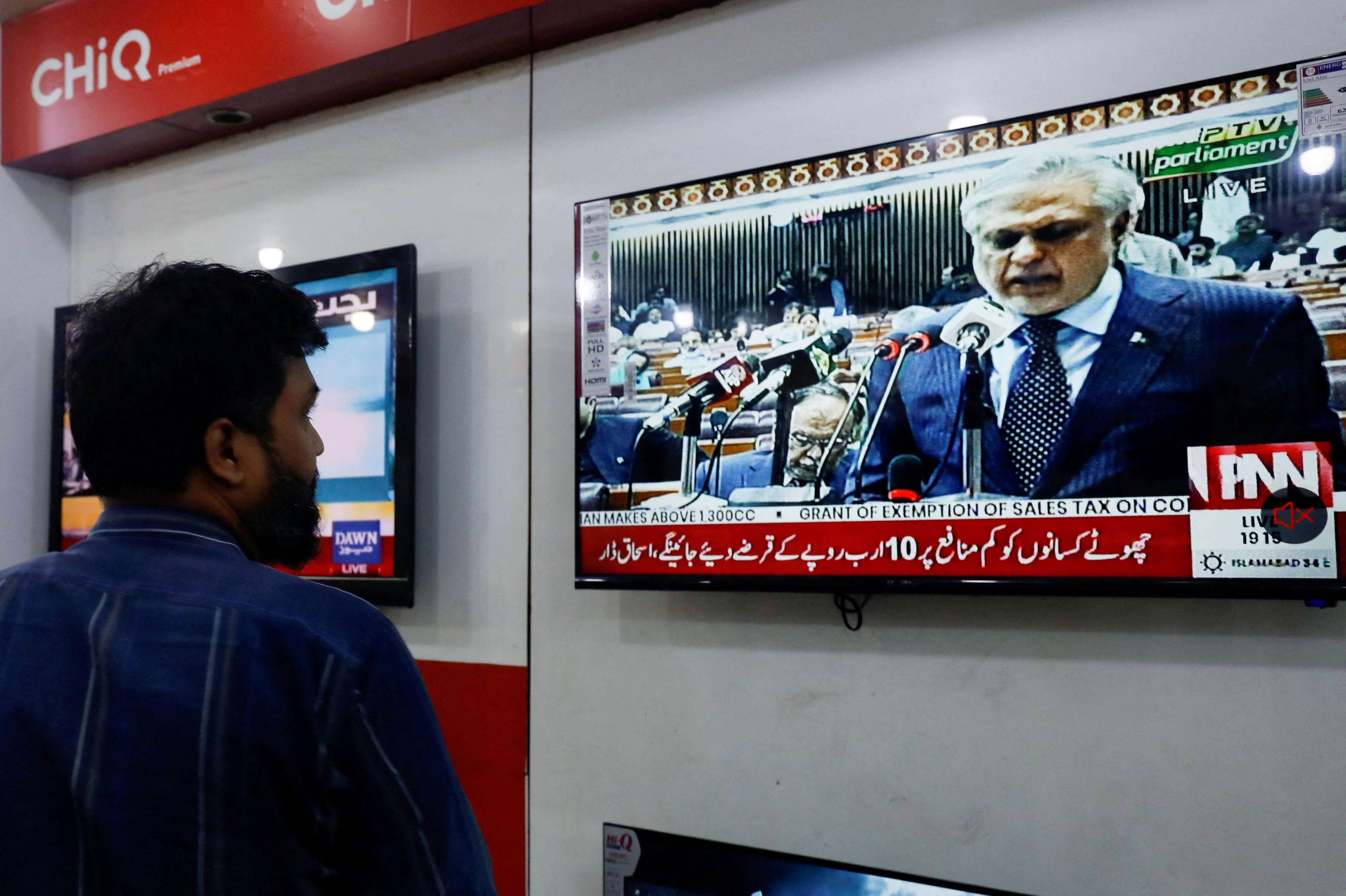 image Pakistan expects IMF deal in next 24 hours &#8211; finance minister