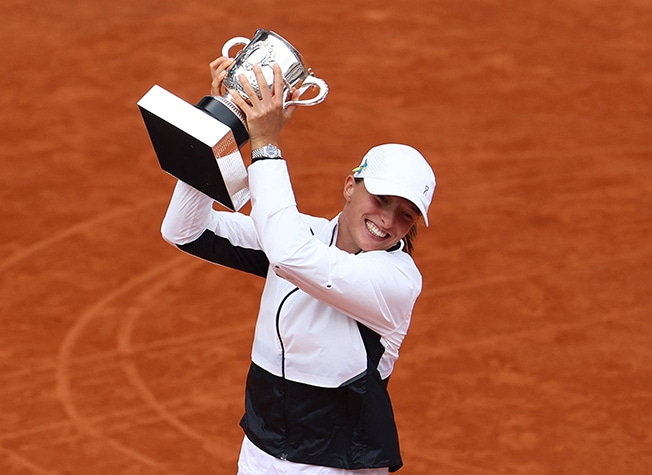 image Swiatek digs deep to beat Muchova and win French Open