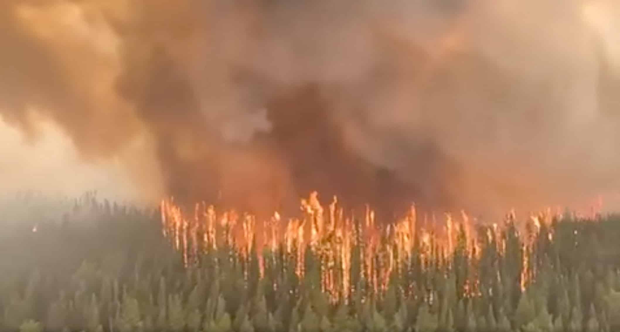 image Western Canada covered in smoke as wildfires loosen grip on Quebec