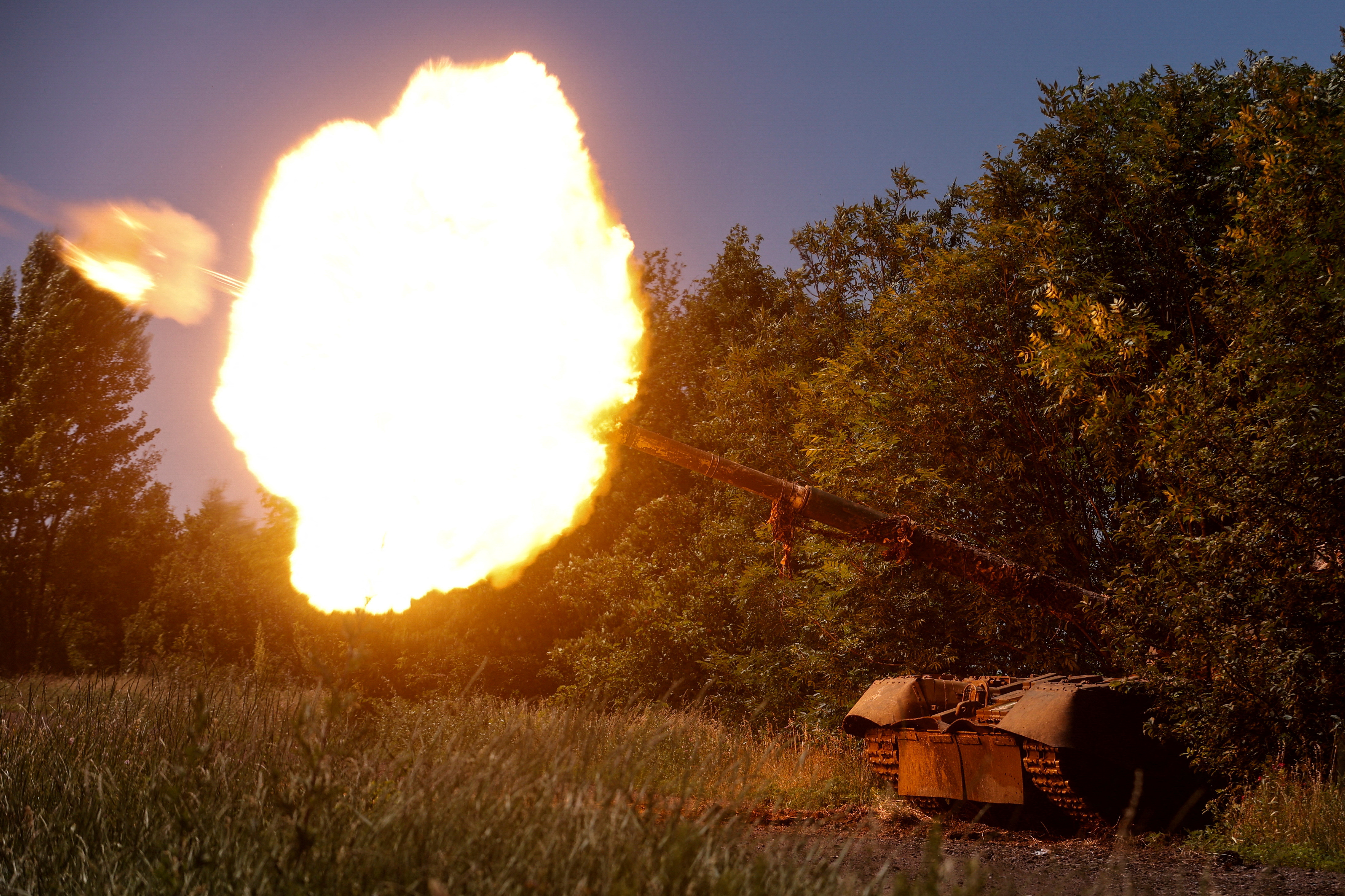 image Russia launches overnight air attack on Ukraine from east to west