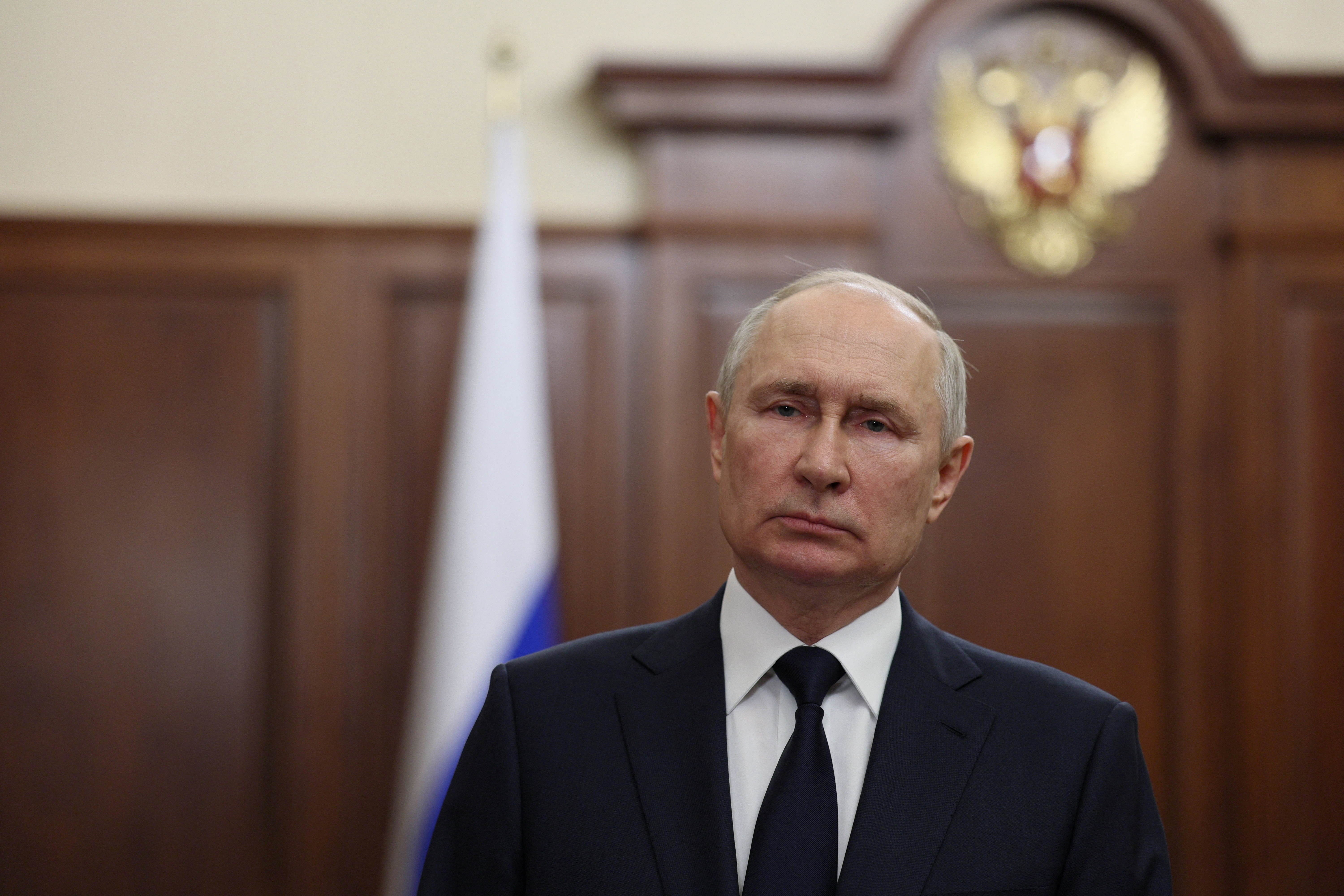 image Putin pays tribute to Russian pilots killed fighting mutineers
