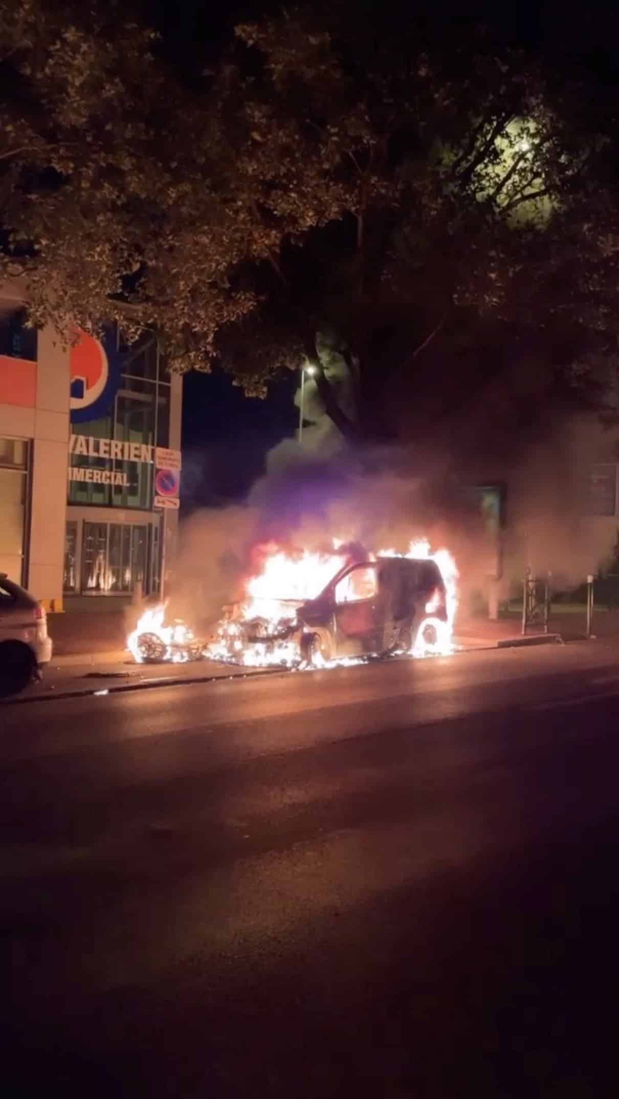 image Youths clash with police after 17-year-old shot dead by policeman in Paris suburb,