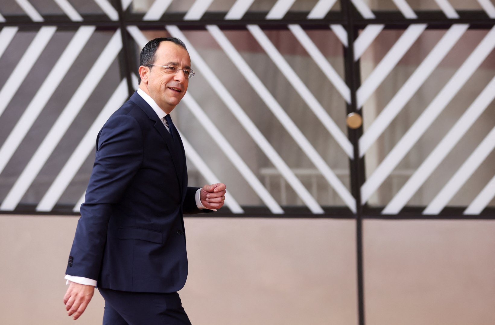 image President to hold press conference after arriving in New York