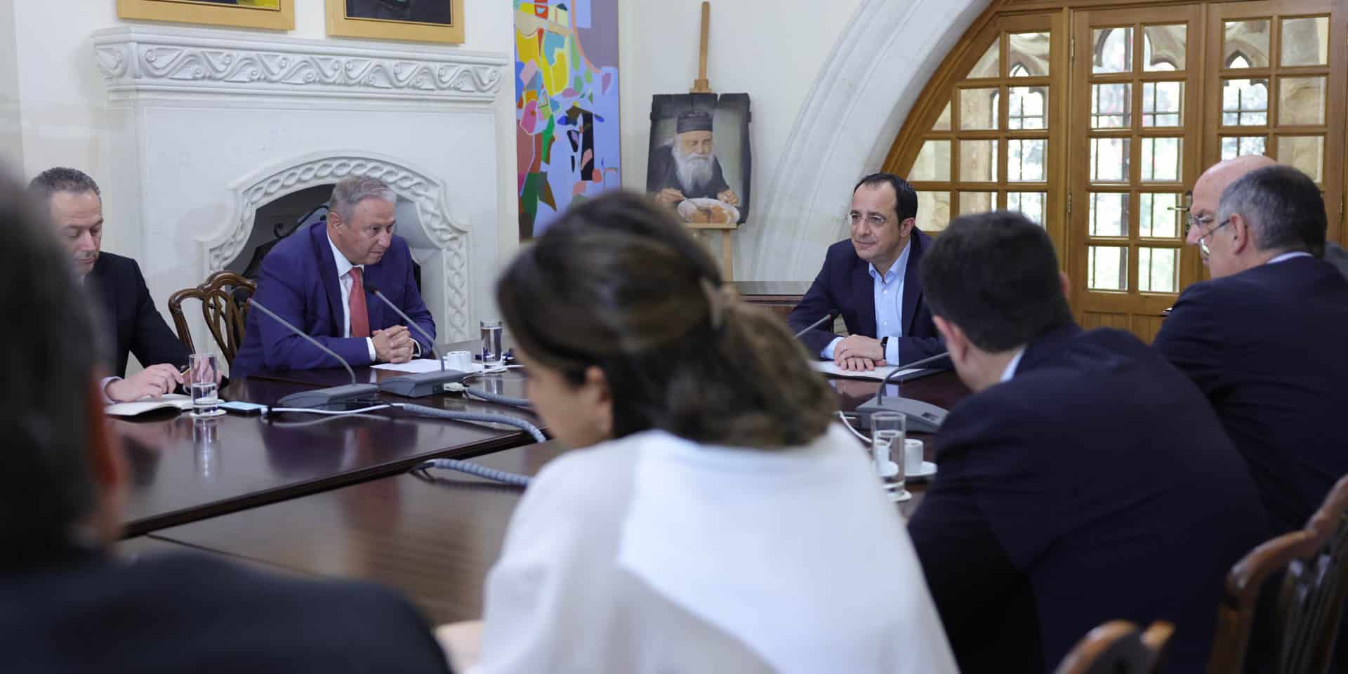 image President meets bank association delegation to discuss range of issues
