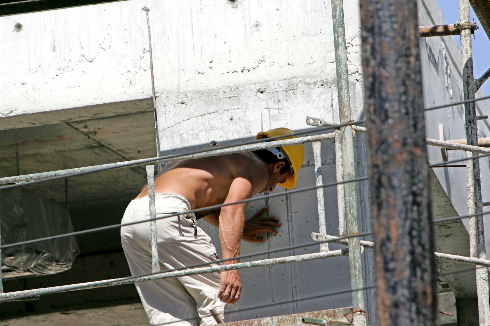 image Government reminds employers of summer working rules