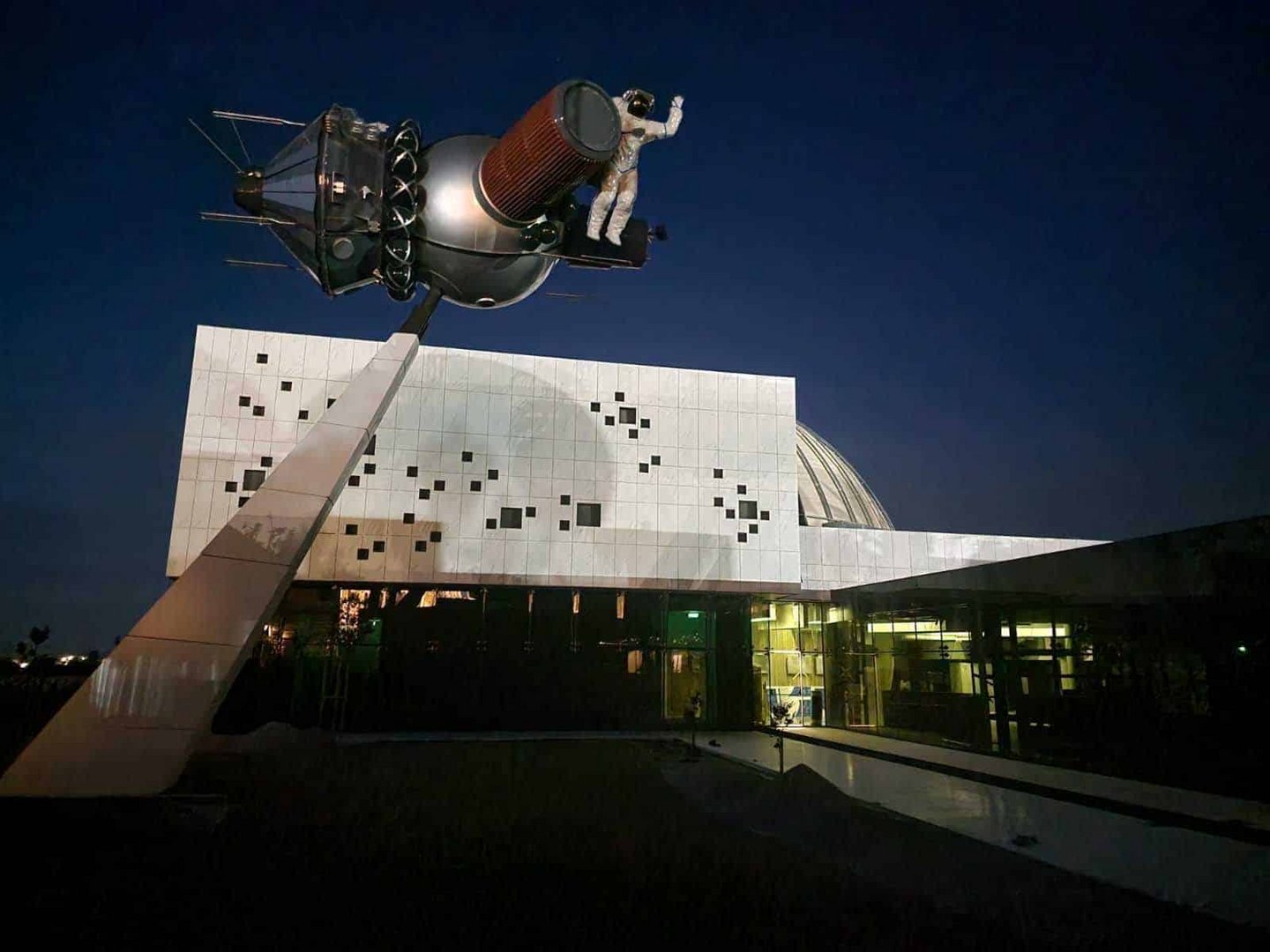 image Exploring space in Cyprus’ first planetarium