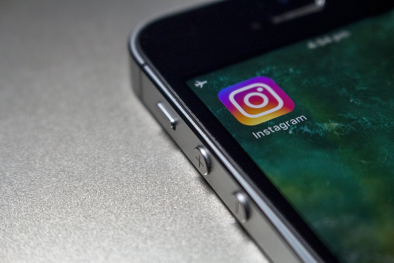 image Police warn of Instagram scam