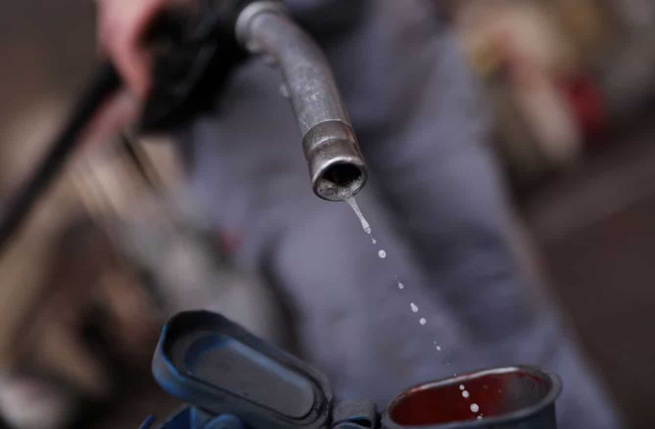 image Oil falls amidst market growth uncertainties