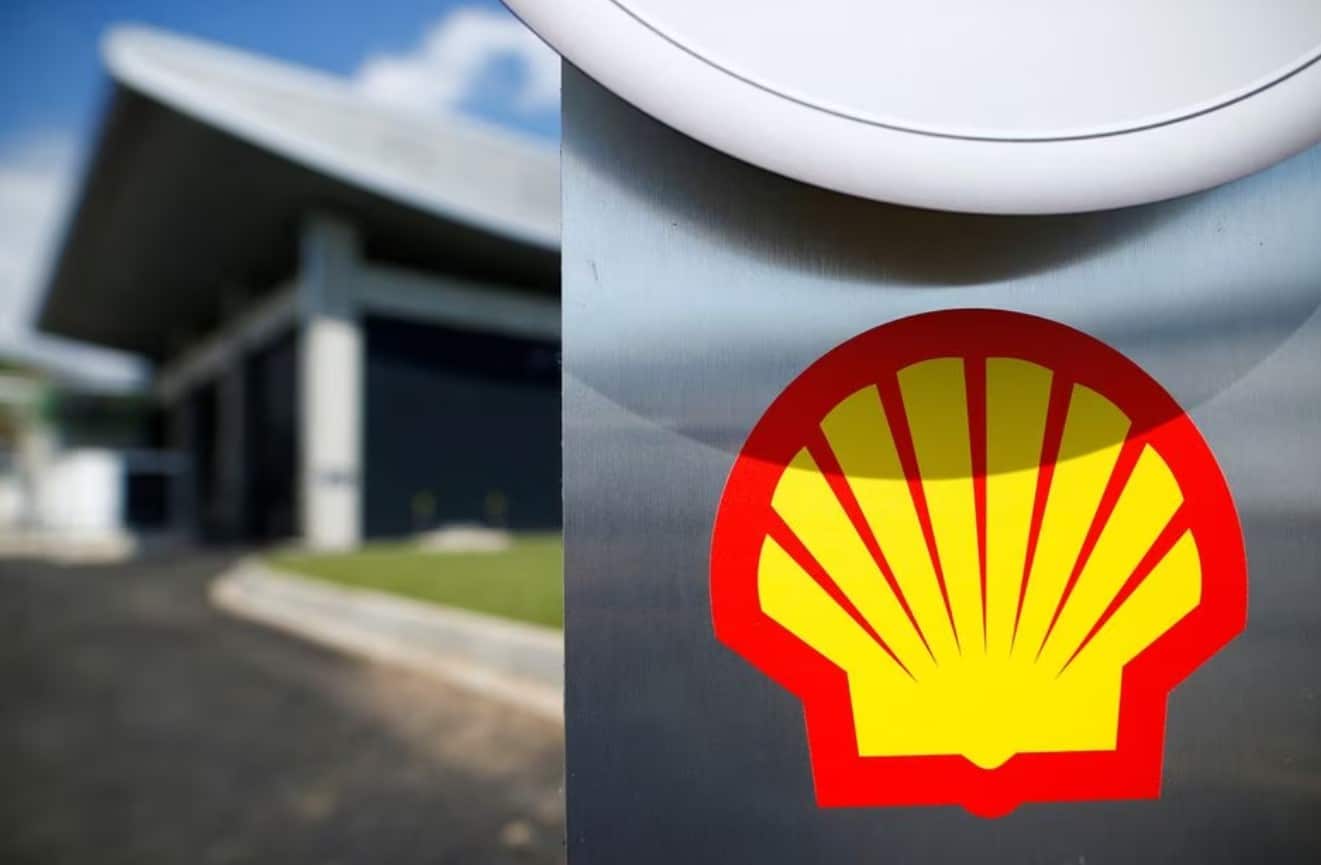 image Shell boosts dividend, steadies oil output in new CEO plan
