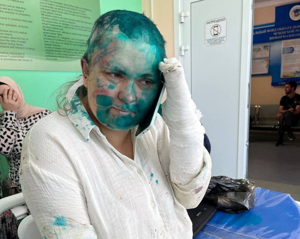 image Prominent female Russian journalist and lawyer brutally attacked in Chechnya