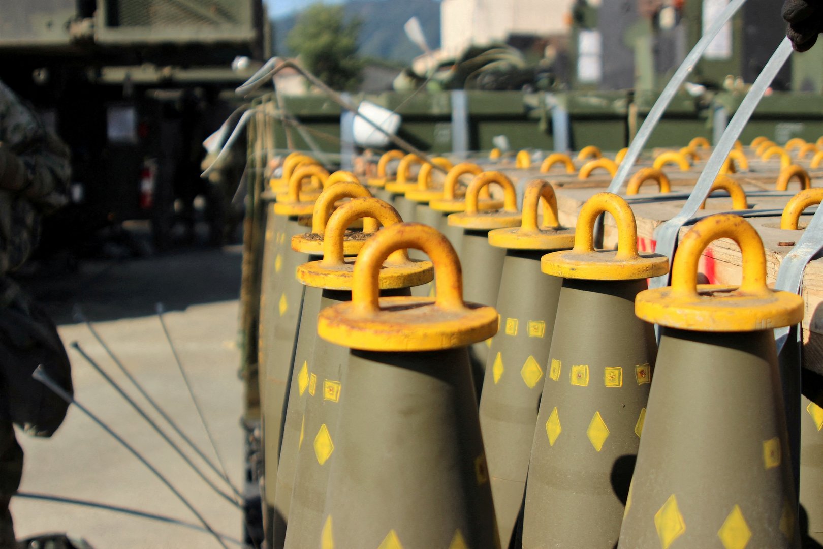 image Ukraine receives cluster munitions, pledges limited use