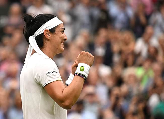 image Jabeur rides the punches to beat Sabalenka and reach Wimbledon final
