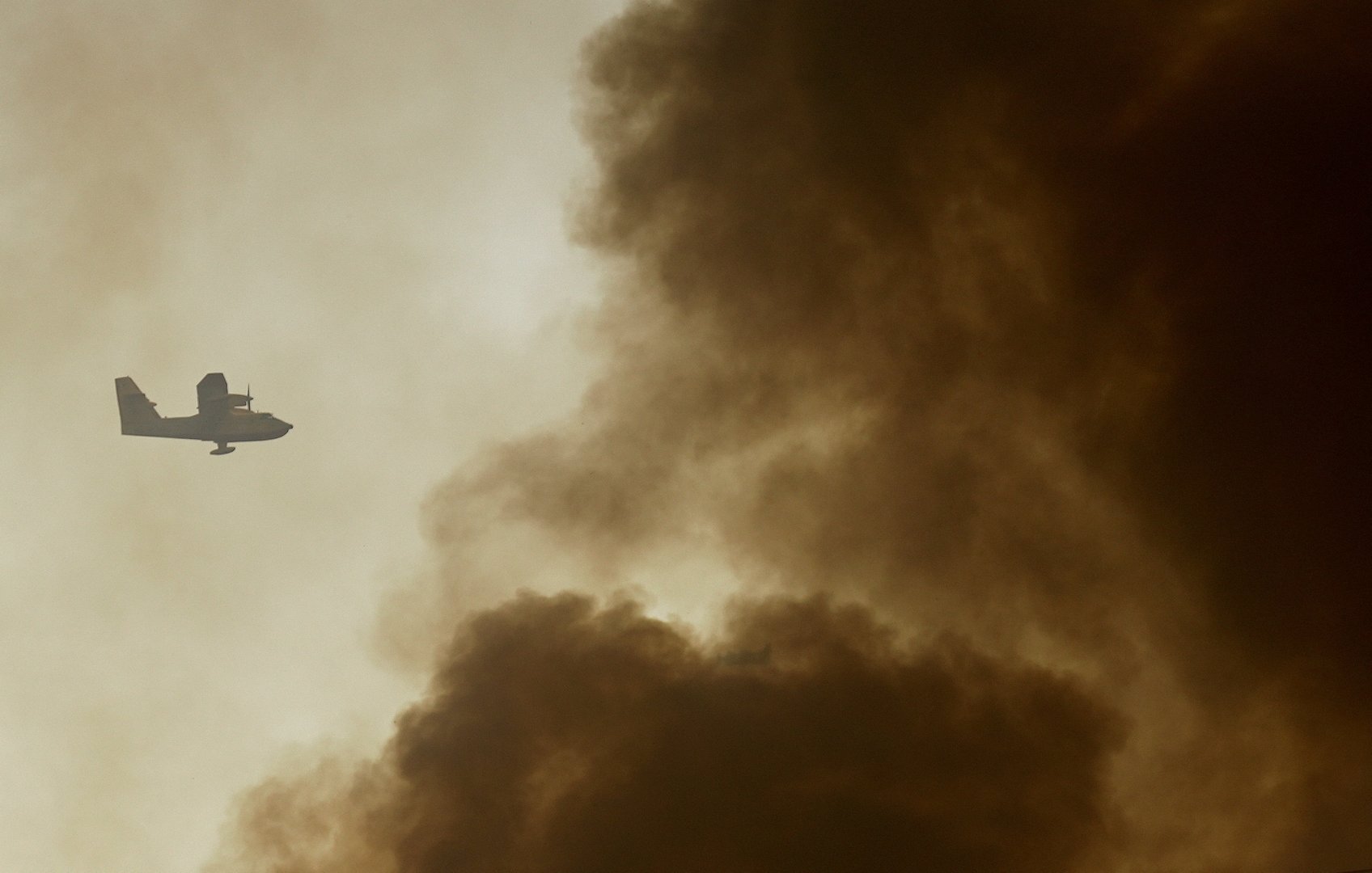 image Wildfires in Greece burn for fifth day as another heatwave hits