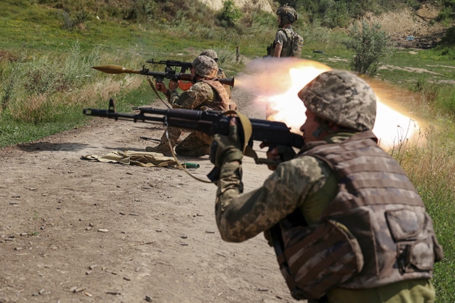 image Ukraine claims gains on southeastern front, fighting rages in east