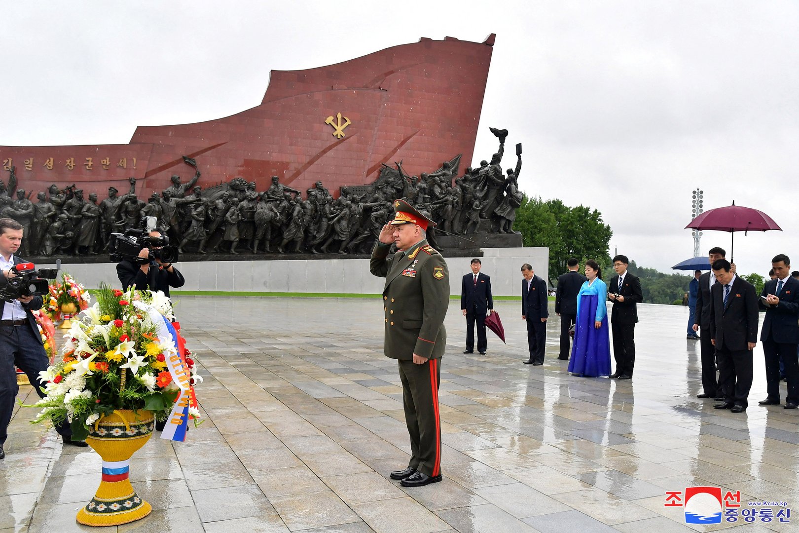 image North Korea&#8217;s Kim shows off banned missiles to Russian minister