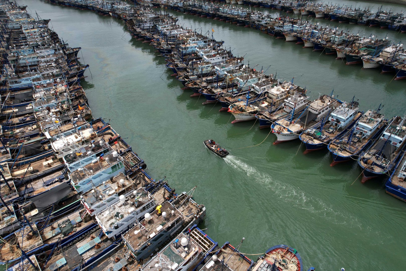 image China braces for Typhoon Doksuri&#8217;s landfall, shutting schools and businesses