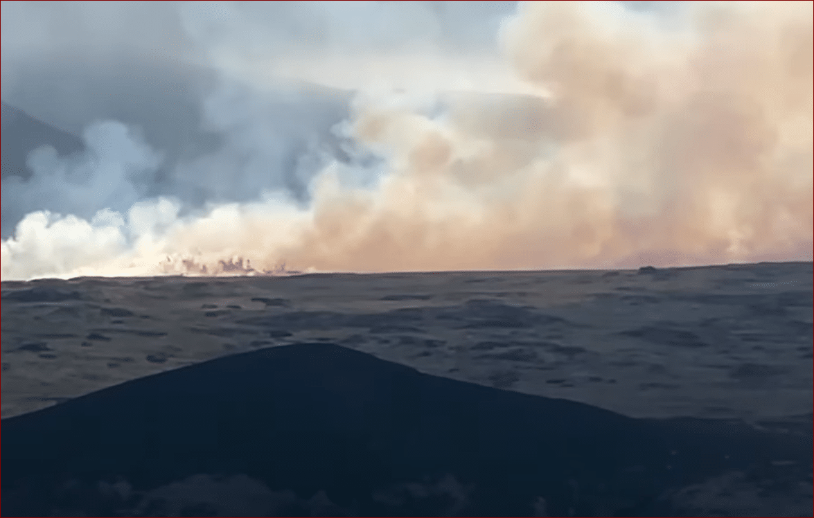 image Icelandic police restrict access to volcano spewing toxic gas (video)