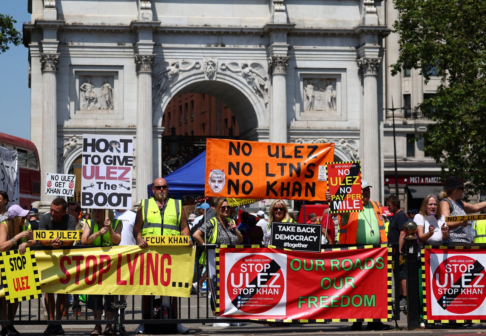 image London&#8217;s expanding clean air zone sparks economy-vs-environment fight