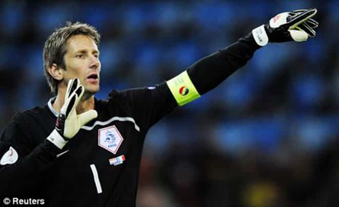 image Former Netherlands keeper Van der Sar moved to Dutch hospital