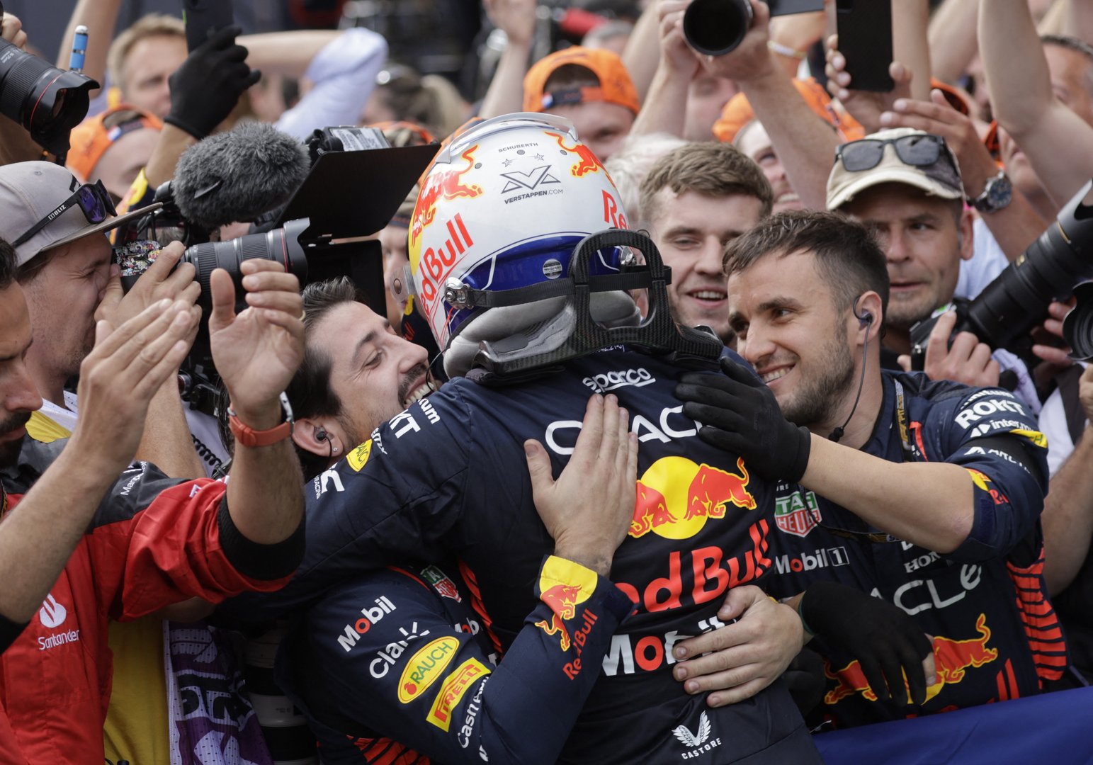 image Verstappen dominant in Austria to go 81 points clear
