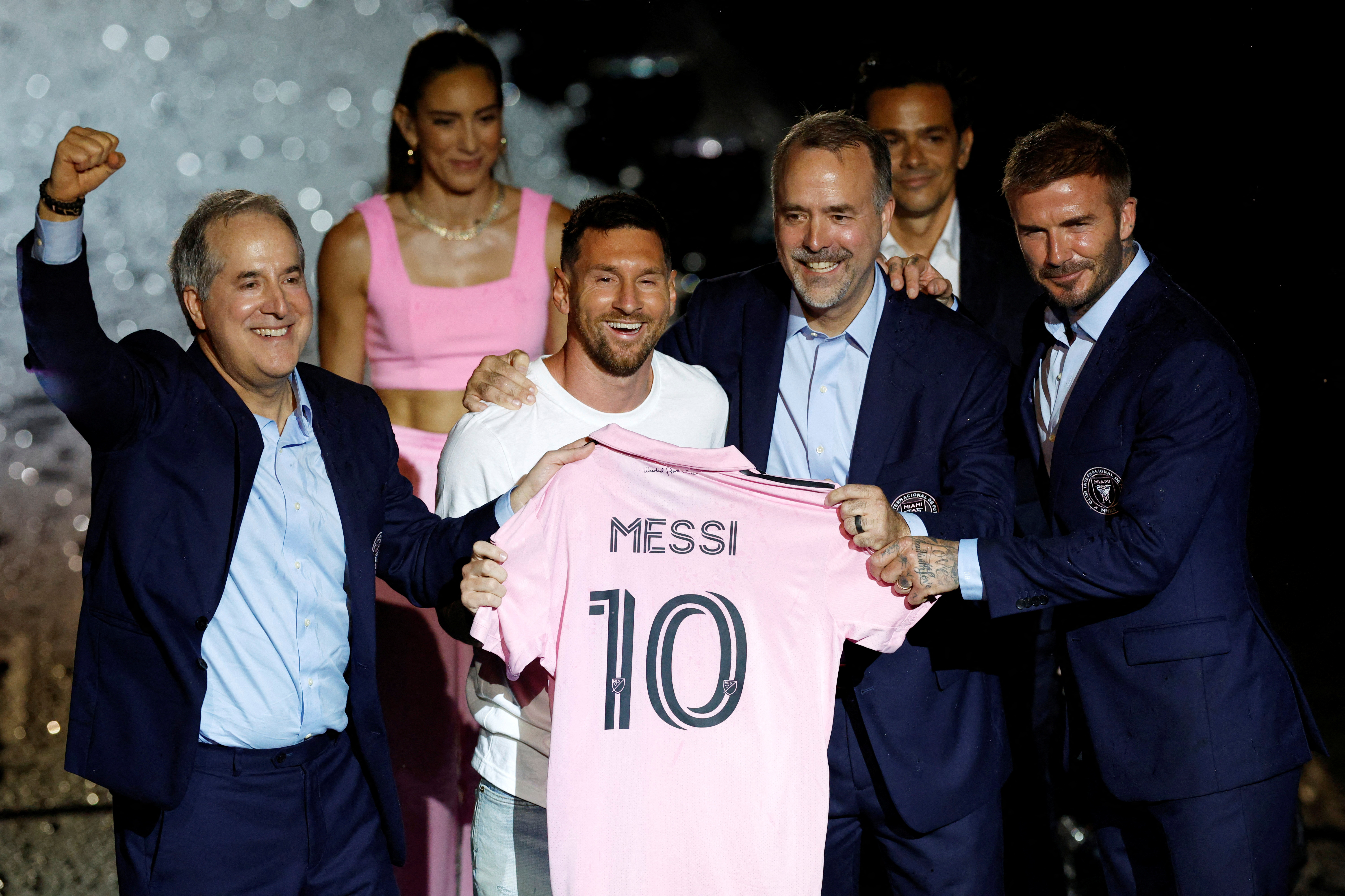 image Inter Miami officially welcome Lionel Messi, sign Sergio Busquets