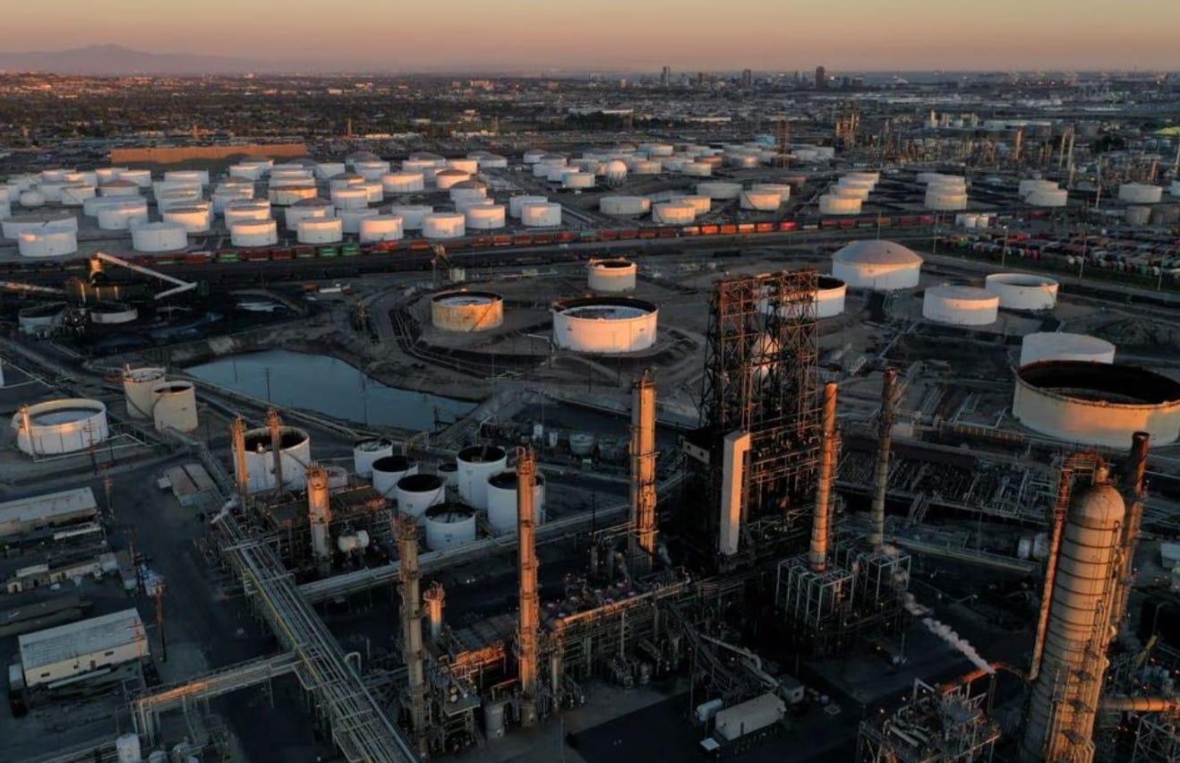 image Oil on track for fifth week of gains