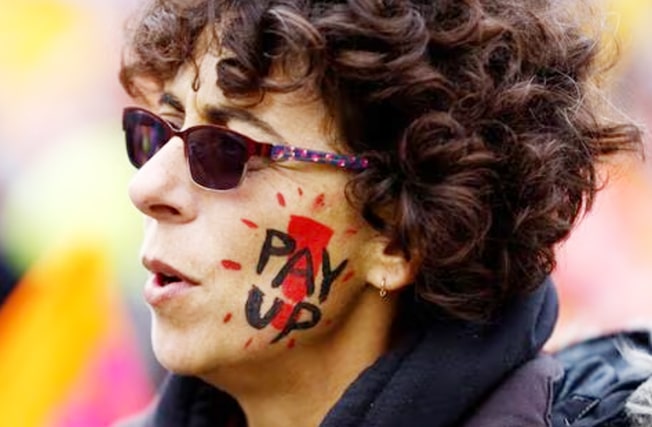 image Teachers in England accept pay offer and will end strikes