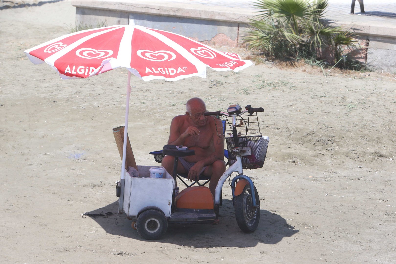 image Caution urged as heatwave persists into next week